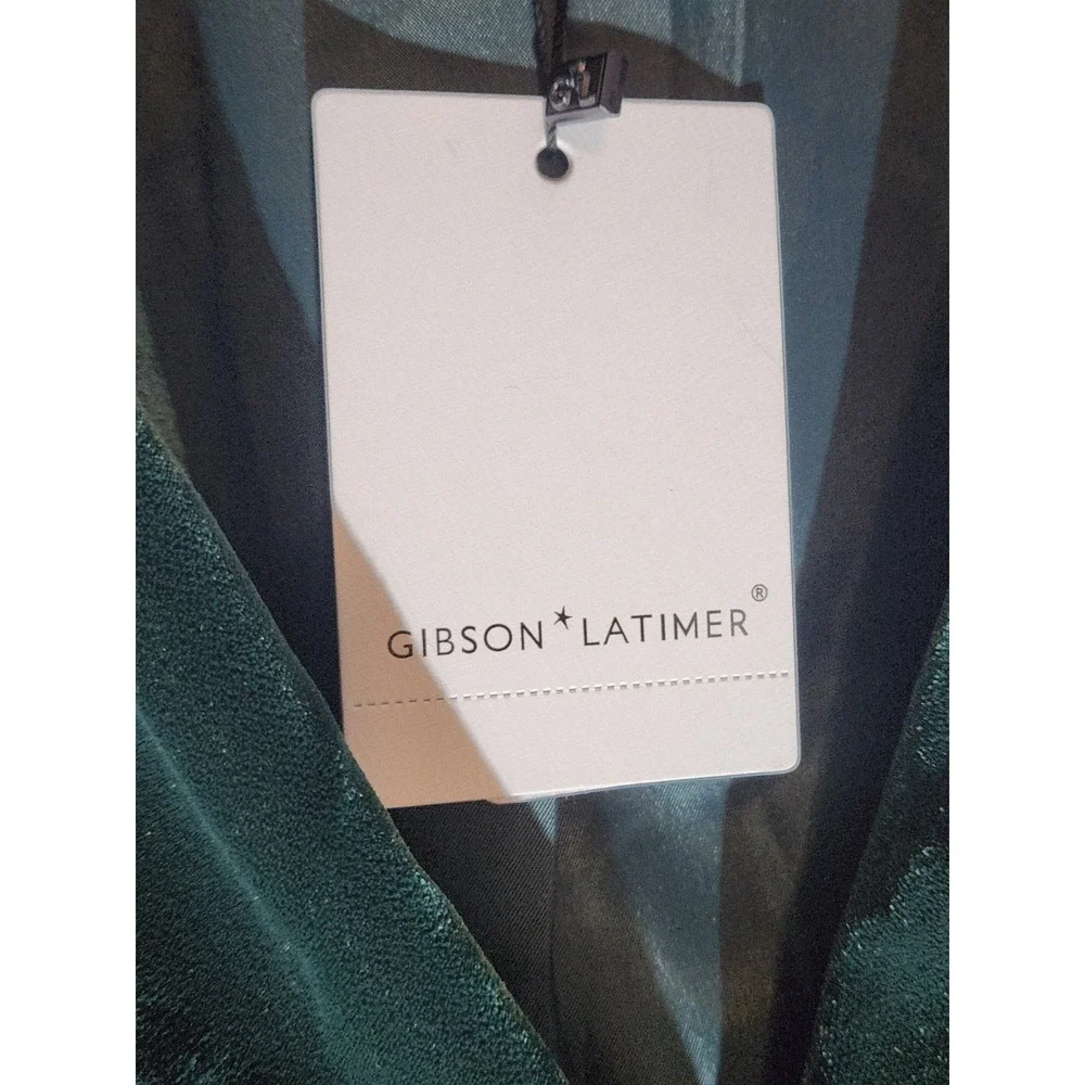 Gibson & Latimer Velvet Notch Lapel Front Coordinating Blazer in Green Size: MED